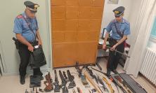 Terrore a Sefro: 38enne minaccia con un fucile una folla di residenti dopo aver spaventato una minorenne