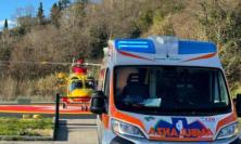 Potenza Picena, scontro tra auto e moto sulla Regina: ragazza 28enne d'urgenza a Torrette