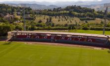 L'Helvia Recina si colora di biancorosso: nuovi seggiolini in tribuna, ora tocca alla gradinata