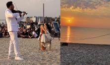 Civitanova, "Viva la Vita" emoziona all’alba: folla in spiaggia per il violino di Alessandrini