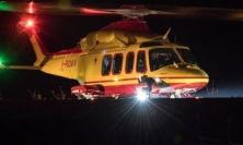 Civitanova, schianto sulla Statale tra moto e auto: 44enne in eliambulanza a Torrette