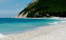Portonovo, acque di nuovo balneabili: rientra l’allarme alga tossica
