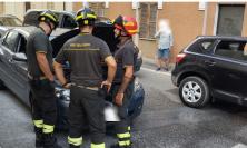 Macerata, auto in coda per l'incidente prende fuoco: intervengono i vigili del fuoco (FOTO)