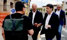 "Macerata è una provincia povera, ma si preferisce il ponte sullo Stretto": Conte attacca Acquaroli e Meloni (VIDEO e FOTO)