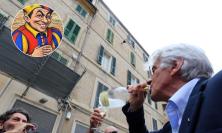 Macerata, un sindaco da Decameron: concede soldi e fa nomine convinto che nessuno lo veda