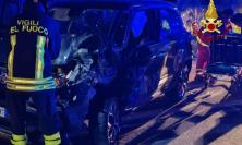 Camerino, schianto sulla Muccese: quattro feriti, uno estratto dalle lamiere