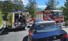 Visso, scontro tra auto e moto: centauro a Torrette in codice rosso