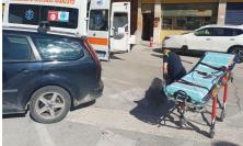 San Severino, donna colpita da un’auto mentre cammina con il figlio: trasportata all'ospedale