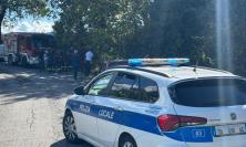 Macerata, cade un palo telefonico: messa in sicurezza e controllo viabilità