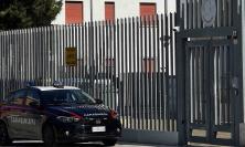 Scatta foto in cabina elettorale e la pubblica online: denunciato 55enne a Porto Recanati