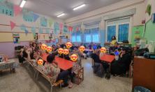 Civitanova, tra ricordi e pittura con le dita: la Festa dei Nonni trascorsa tra i banchi di scuola