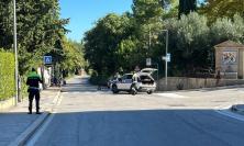 Macerata, investito da un'auto mentre attraversa: uomo trasportato all'ospedale