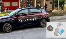 Barista trovato con hashish, giovane tenta la fuga con la cocaina: due denunciati a Potenza Picena