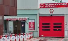 Cede il braccio del cestello durante la potatura: muore operaio di 64 anni