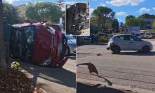 Civitanova, auto si ribalta su un fianco dopo lo scontro: due feriti in ospedale (FOTO)