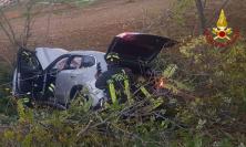 Perde il controllo dell'auto e finisce fuori strada: conducente al Pronto Soccorso