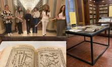 Macerata, inaugurata alla Mozzi Borgetti la mostra “Magnifiche Metamorfosi. Dal manoscritto al kromolibro”