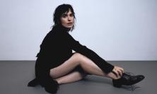 Monte San Martino, la voce intensa e poetica di Erica Mou protagonista di "Riverberi": concerto al Teatro Comunale