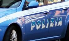 Occupa abusivamente un edificio dismesso: scoperto dalla Polizia, aggredisce gli agenti e viene denunciato
