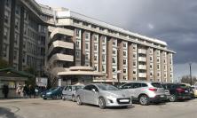 "Parcheggi dell'ospedale di Macerata: si paga più per la fila che per la sosta"