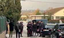 Femminicidio a Pianello Vallesina: 49enne uccisa in casa, il marito è ricercato. Era già stato arrestato