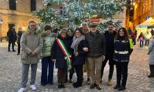 Una Magia di Luci e Comunità: Montefano Ha Acceso il Suo Natale All'Insegna del Volontariato