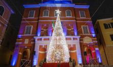 Luminarie accese ad Appignano: il borgo della ceramica celebra l'Inizio del Natale