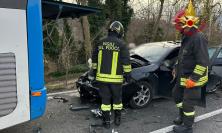 Gagliole, scontro tra uno scuolabus e un'auto: madre e figlio finiscono in ospedale