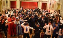 Macerata, un Carnevale da ricordare alla Filarmonica: "Vedere così tante maschere riporta alle storiche feste"