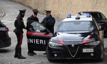 Fermato a Corridonia, tenta di ingerire droga e morde un Carabiniere: arrestato 20enne