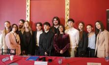 Recanati, Shakespeare rivisitato tra amori proibiti e dilemmi giovanili: il debutto al Teatro Persiani (FOTO e VIDEO)