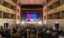 Chiara Civello, Giobbe Covatta e l’omaggio a Sinatra: Civitanova accende il Teatro di Primavera