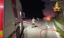 Corridonia, auto a fuoco in superstrada: traffico rallentato per intervento dei soccorsi