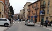 Macerata, travolto da un'auto mentre attraversa: uomo trasportato all'ospedale