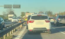 Civitanova, Incidente sulla SS77: coinvolte tre auto e un camion. Due feriti e traffico in tilt