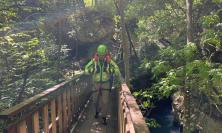 Pioraco, cade lungo il sentiero "li Vurgacci": soccorsa una donna