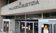 Macerata, lancia il gatto dal secondo piano: condannata e multata per 4mila euro una 43enne