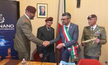 Sarnano celebra la Nembo: conferita la cittadinanza onoraria al Reggimento