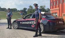 Pollenza, brandisce un pugnale nei pressi di un bar: denunciato 30enne irregolare