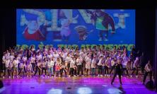 Civitanova, “Cadere… si può?”: al Teatro Rossini 350 bambini raccontano il valore dell’errore e la forza di rialzarsi