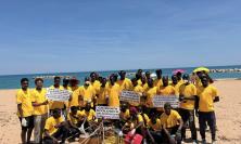 Porto Recanati, giovani e comunità senegalese puliscono la Pineta