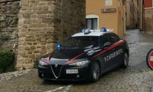 Tolentino, postano un video sui social con armi in auto: denunciati due giovani