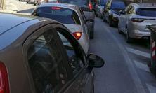 Macerata, conduttura fuori uso: traffico in tilt in via dei Velini