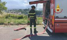 Osimo, incendio in via Recanati: in azione 26 vigili del fuoco, case evacuate (FOTO e VIDEO)