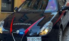 Altera la targa dello scooter e acquista online con una carta non sua: due denunciati a Macerata