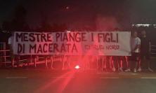 "Mestre piange i figli di Macerata": lo striscione della Curva Nord veneta per Nicolas, Giorgio e Daniele