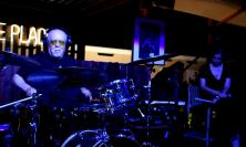 Fuori dal Guscio riparte con Ellade Bandini: musica, racconti e grandi emozioni targate Otto Seaside (FOTO e VIDEO)
