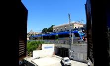 Macerata, treni accesi per ore; i residenti di via Urbino: «Così è impossibile riposare»