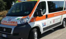 Macerata, urtata da un autocarro: 21enne finisce a terra. Trasportata all'ospedale