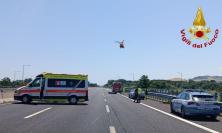 Schianto in A14 tra moto e auto: muore un centauro